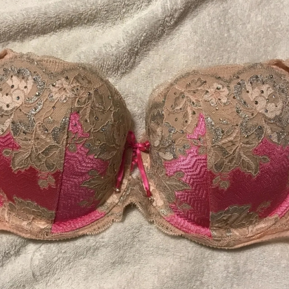 Victoria's Secret Very Sexy pushup bra